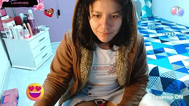 Snapshot of soniafuckboobs chatting on February 15, 12:11 pm soniafuckboobs online show from February 15, 12:11 pm