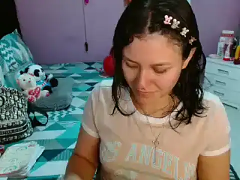 Snapshot of soniafuckboobs chatting on March 10, 6:23 pm soniafuckboobs online show from March 10, 6:23 pm