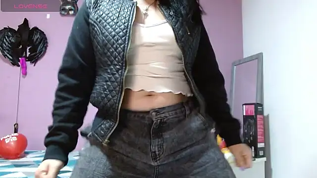 Snapshot of soniafuckboobs chatting on March 12, 12:15 pm soniafuckboobs online show from March 12, 12:15 pm
