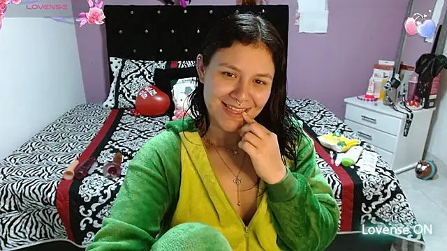 Snapshot of soniafuckboobs chatting on March 19, 9:48 pm soniafuckboobs online show from March 19, 9:48 pm