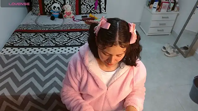 Snapshot of soniafuckboobs chatting on October 4, 12:52 am soniafuckboobs online show from October 4, 12:52 am