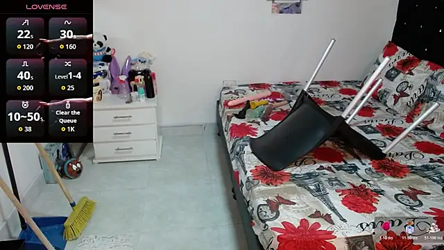 Snapshot of soniafuckboobs chatting on June 10, 12:15 pm soniafuckboobs online show from June 10, 12:15 pm