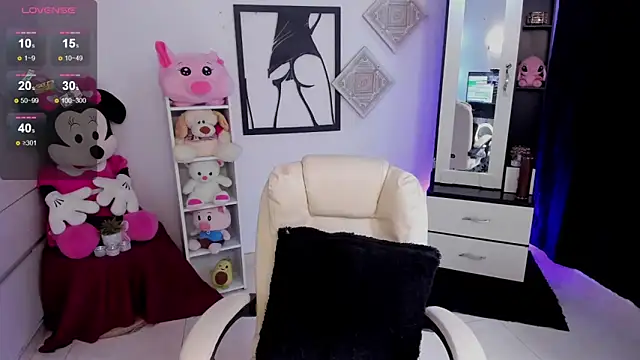Snapshot of chloejones__ chatting on January 25, 3:09 pm chloejones online show from January 25, 3:09 pm