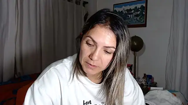 Snapshot of Chantal_hott chatting on November 19, 1:27 am Chantal hott online show from November 19, 1:27 am