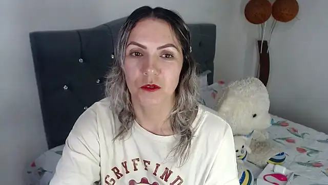 Chantal hott online show from May 9, 9:31 pm