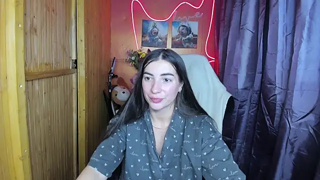 Snapshot of Fiery_Brunette_ chatting on December 24, 9:00 pm Fiery Brunette online show from December 24, 9:00 pm