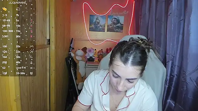 Snapshot of Fiery_Brunette_ chatting on February 25, 7:31 am Fiery Brunette online show from February 25, 7:31 am