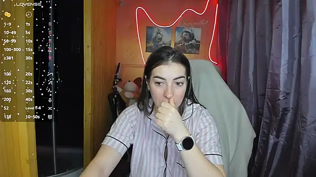 Snapshot of Fiery_Brunette_ chatting on March 4, 5:21 am Fiery Brunette online show from March 4, 5:21 am