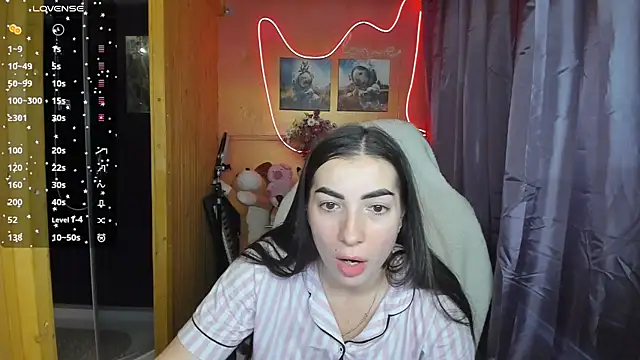 Snapshot of Fiery_Brunette_ chatting on March 20, 5:24 am Fiery Brunette online show from March 20, 5:24 am