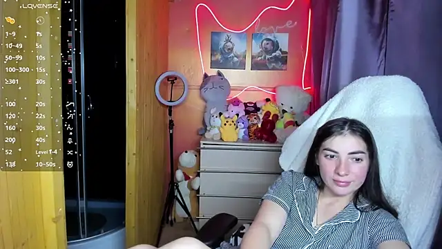 Snapshot of Fiery_Brunette_ chatting on October 14, 8:37 am Fiery Brunette online show from October 14, 8:37 am