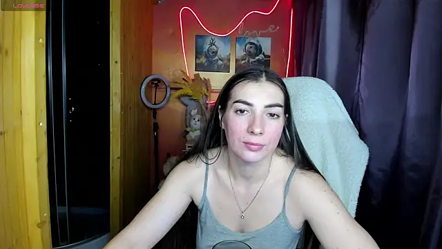 Fiery Brunette  online show from November 22, 12:26 pm