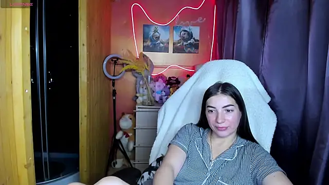 Fiery Brunette  online show from November 28, 3:14 pm