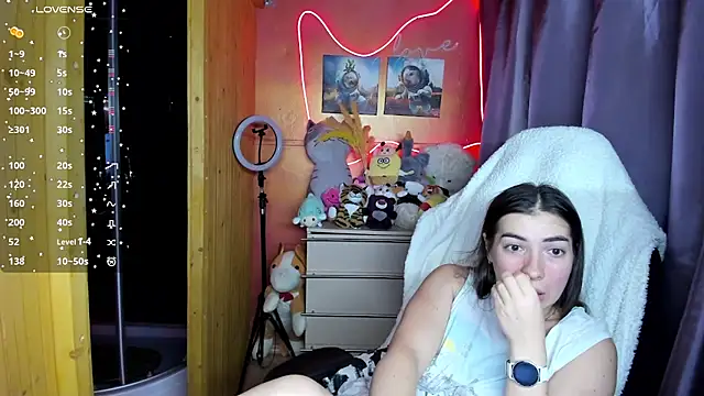 Fiery Brunette  online show from March 9, 3:54 am