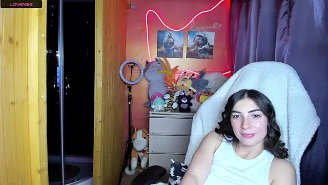Fiery Brunette  online show from May 24, 4:56 pm