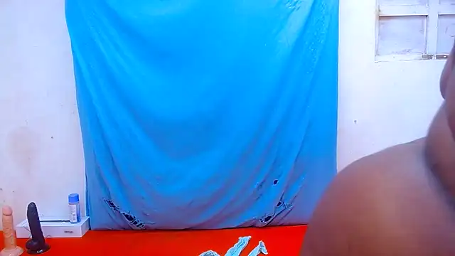 Snapshot of JUICYASSxxx chatting on December 6, 4:38 pm JUICYASSxxx online show from December 6, 4:38 pm