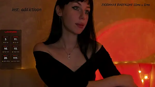 Snapshot of elena_addiction chatting on December 18, 3:33 pm elena addiction online show from December 18, 3:33 pm