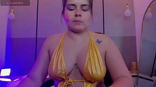 Snapshot of ayla13_ chatting on May 28, 7:33 pm ayla13 online show from May 28, 7:33 pm