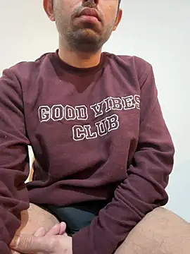 Snapshot of rhuh3991 chatting on December 15, 4:51 am rhuh3991 online show from December 15, 4:51 am