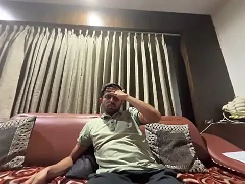 Snapshot of rhuh3991 chatting on May 10, 7:52 pm rhuh3991 online show from May 10, 7:52 pm