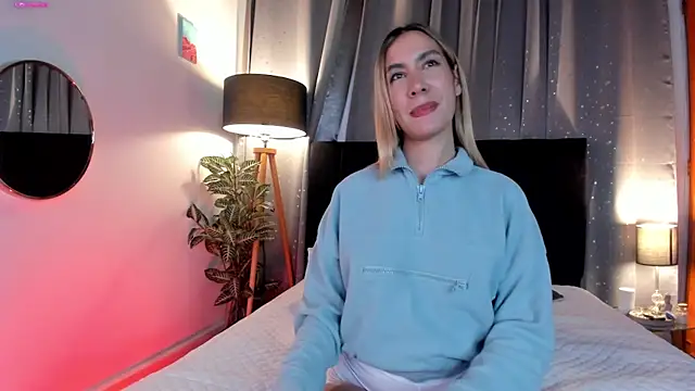 Snapshot of Lauren-Rosse chatting on February 22, 11:57 pm Lauren-Rosse online show from February 22, 11:57 pm