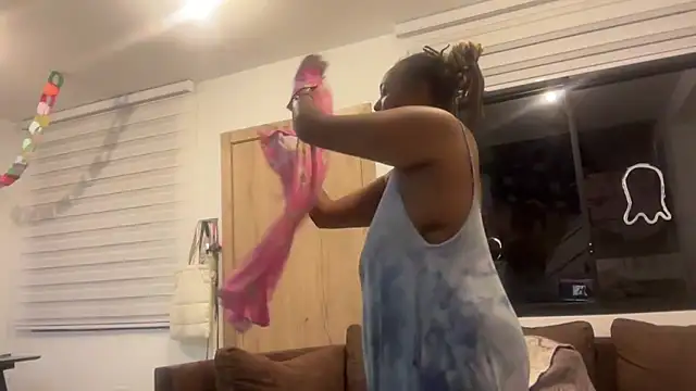 ChocolateCakeQueen online show from October 24, 12:08 am