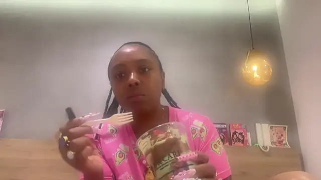 ChocolateCakeQueen online show from May 15, 12:28 am