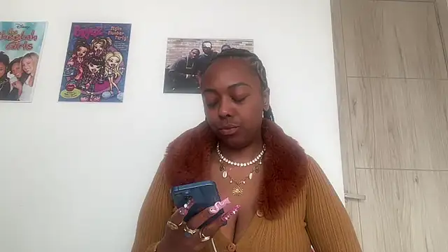 ChocolateCakeQueen online show from May 17, 2:13 pm
