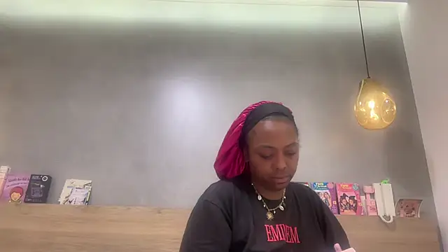ChocolateCakeQueen online show from June 8, 5:30 am