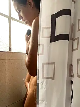 hannahb-e online show from December 4, 2:15 pm