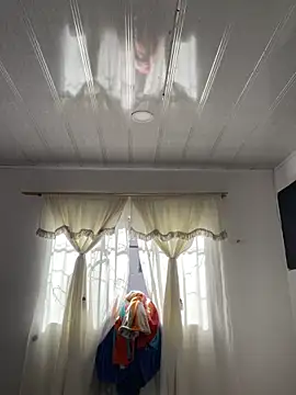 hannahb-e online show from December 17, 2:01 pm