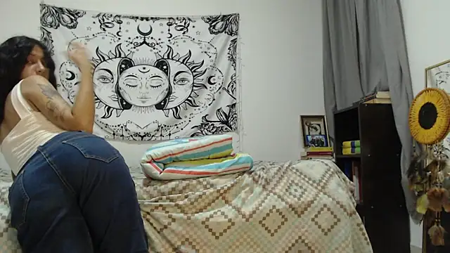 Snapshot of AlinaWoolf_ chatting on March 11, 5:05 am AlinaWoolf  online show from March 11, 5:05 am