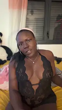 Snapshot of Miss-syanaa chatting on June 23, 5:44 pm Miss-syanaa online show from June 23, 5:44 pm