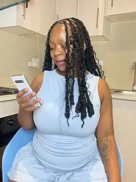 Snapshot of Jazmine-Blue chatting on June 4, 10:27 pm Jazmine-Blue online show from June 4, 10:27 pm