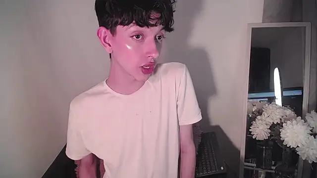 Snapshot of lyamthommpson chatting on February 8, 7:15 am lyamthommpson online show from February 8, 7:15 am