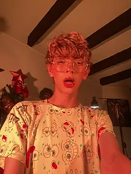 Snapshot of lyamthommpson chatting on December 14, 2:06 am lyamthommpson online show from December 14, 2:06 am