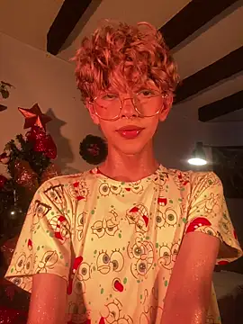 Snapshot of lyamthommpson chatting on December 15, 7:40 pm lyamthommpson online show from December 15, 7:40 pm