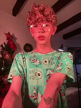 lyamthommpson online show from December 17, 8:15 pm