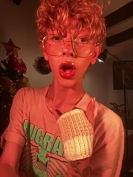 lyamthommpson online show from December 19, 9:11 pm