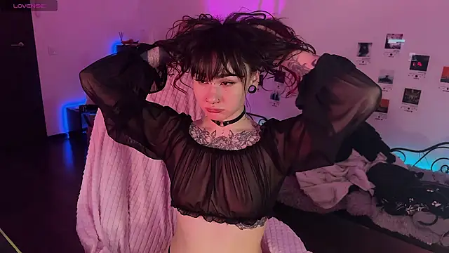 deadlysweet online show from March 3, 4:18 am