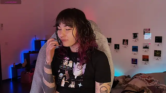 deadlysweet online show from April 27, 5:55 pm
