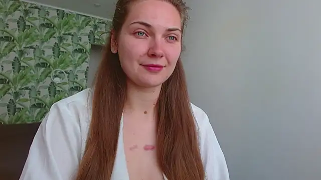 Snapshot of Olivia_shine chatting on July 6, 4:20 am Olivia shine online show from July 6, 4:20 am