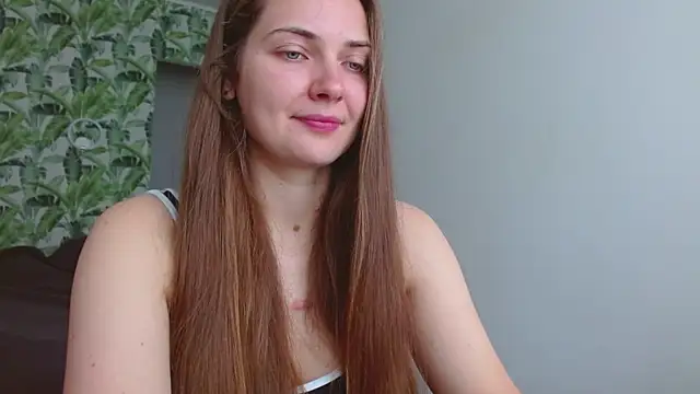 Snapshot of Olivia_shine chatting on July 10, 4:28 am Olivia shine online show from July 10, 4:28 am