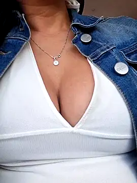 Snapshot of Emily_Wane chatting on May 13, 5:10 pm Emily Wane online show from May 13, 5:10 pm
