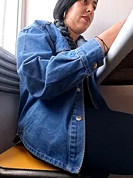 Snapshot of Emily_Wane chatting on May 25, 5:52 pm Emily Wane online show from May 25, 5:52 pm