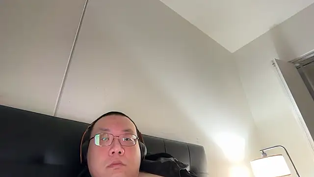 Snapshot of slaveasianboy chatting on May 24, 9:36 am slaveasianboy online show from May 24, 9:36 am
