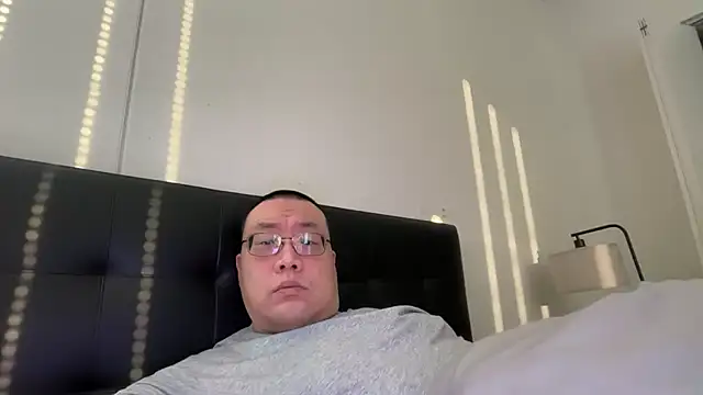 Snapshot of slaveasianboy chatting on May 26, 12:17 am slaveasianboy online show from May 26, 12:17 am
