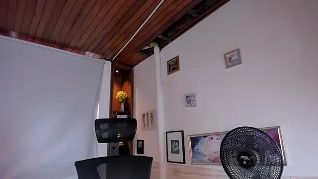 Snapshot of victoria_mooree chatting on February 13, 1:26 pm victoria mooree online show from February 13, 1:26 pm