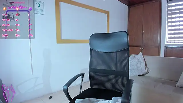 Snapshot of victoria_mooree chatting on November 8, 5:12 pm victoria mooree online show from November 8, 5:12 pm