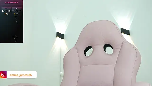 Snapshot of Emma_jamess chatting on May 9, 3:45 am Emma jamess online show from May 9, 3:45 am