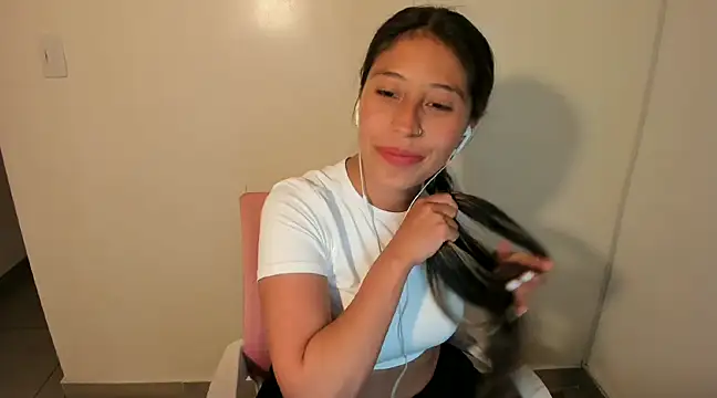 kiaraowen online show from February 13, 12:24 am